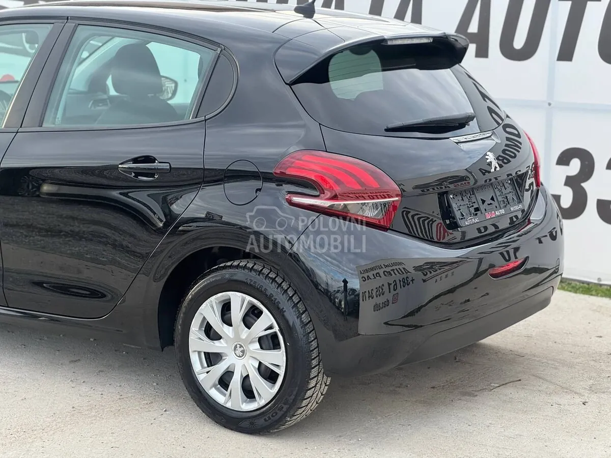 Peugeot 208 2015 photo 5