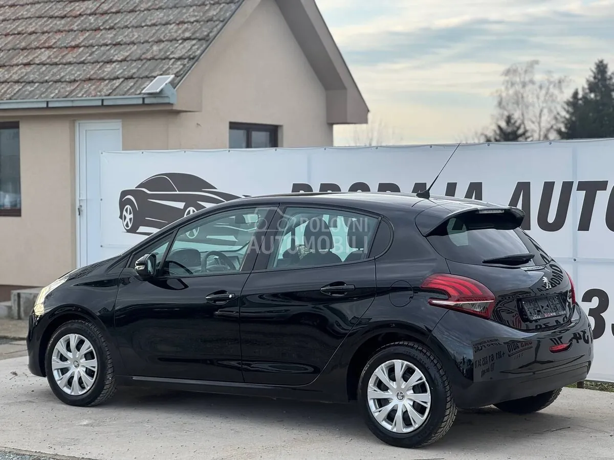 Peugeot 208 2015 photo 4