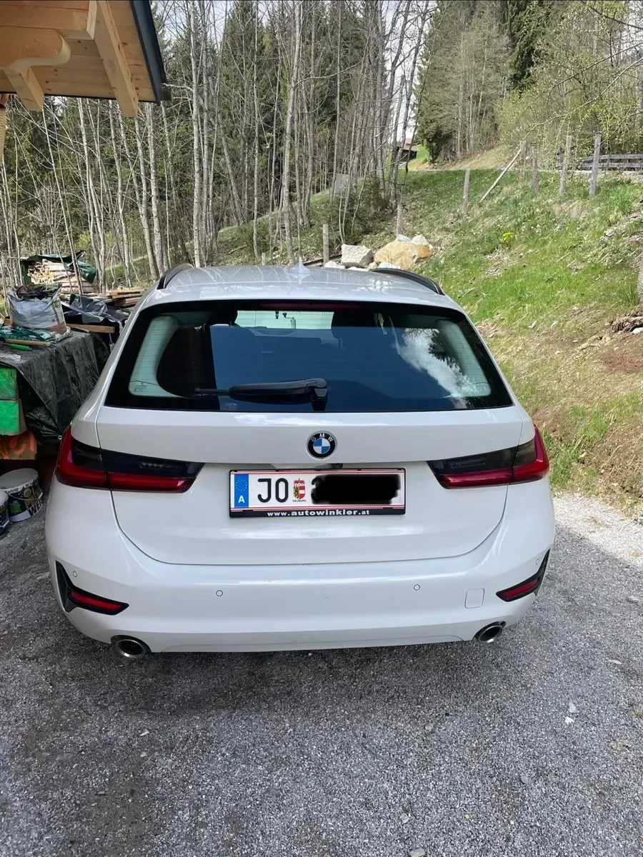 BMW 3 Series 2019 photo 3