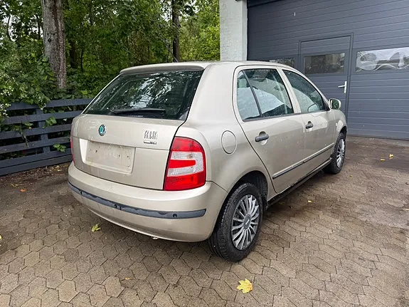 Skoda Fabia 2005 photo 4
