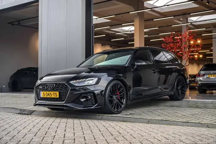 Audi A4 2021 photo 2