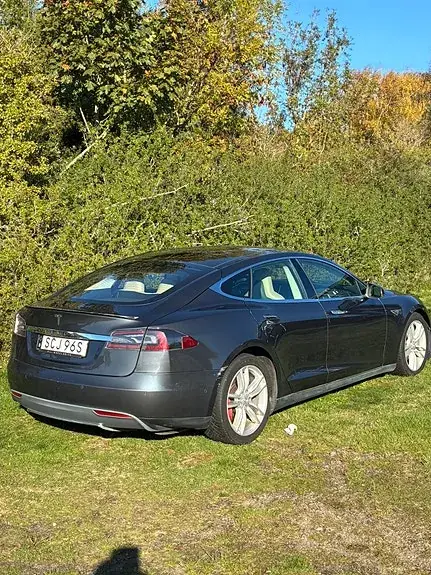 Tesla Model S 2015 photo 2