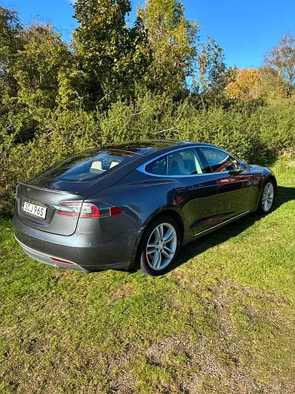 Tesla Model S 2015 photo 5