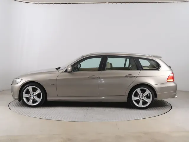 BMW Rad 3 Touring 2011 photo 2