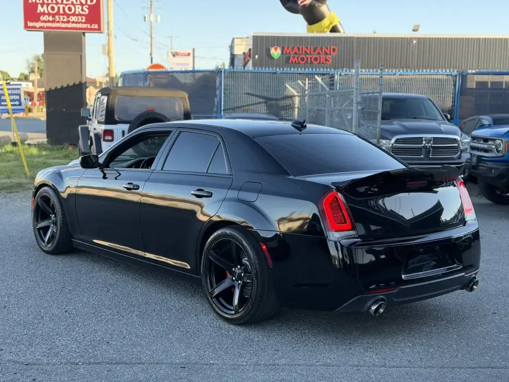 Chrysler 300 2018 photo 2