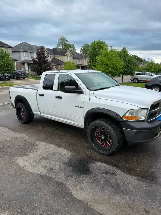 Dodge Ram 1500 2010 photo 2