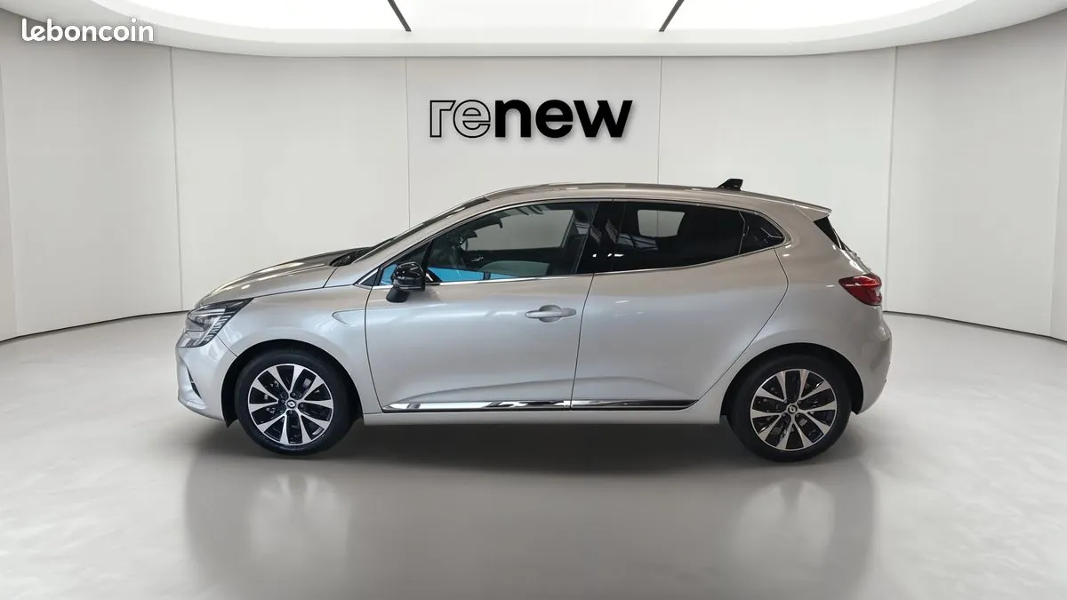 Renault Clio 2023 photo 2