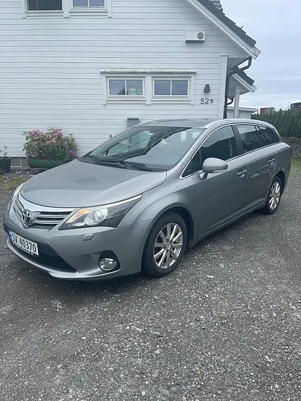 Toyota Avensis 2012 photo 2