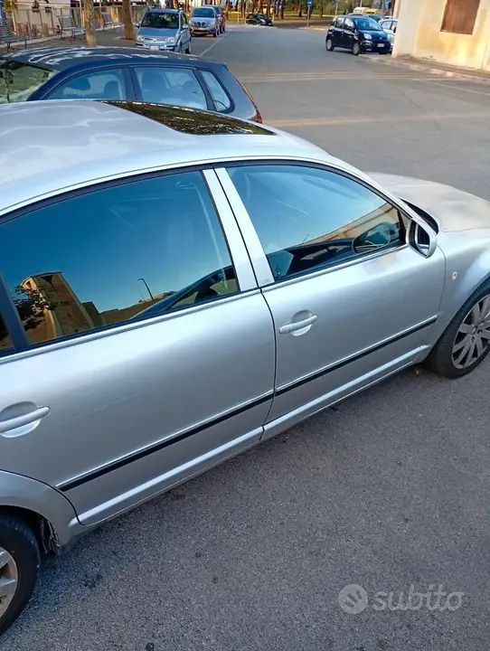 Skoda Superb 2007 photo 3