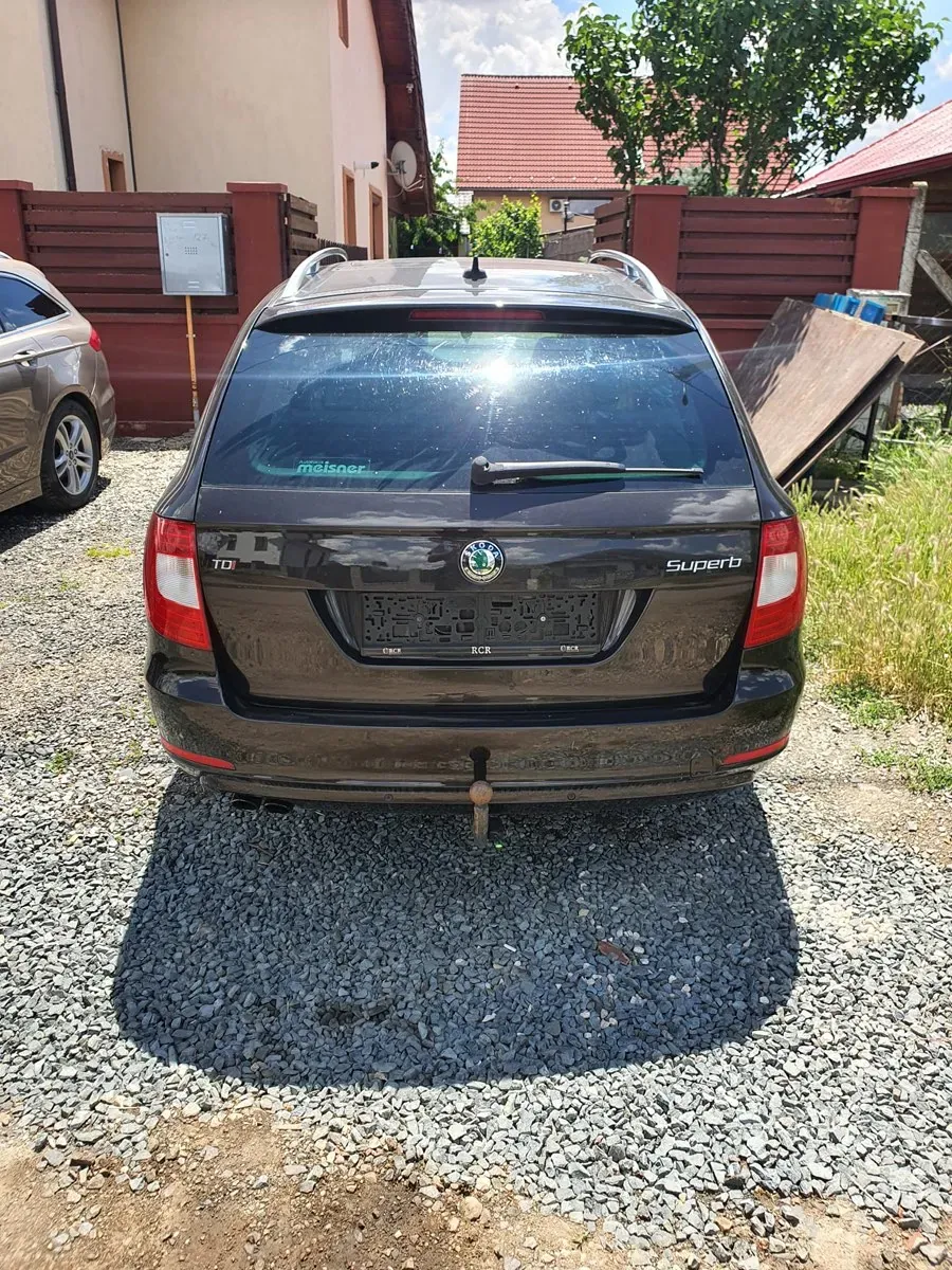 Skoda Superb 2013 photo 2