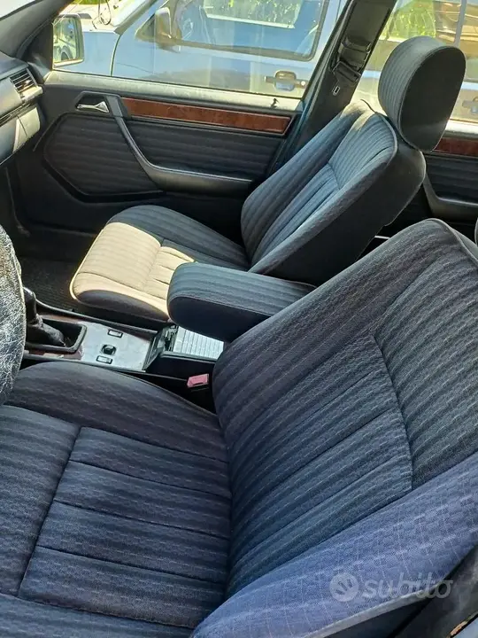 Mercedes-Benz Auto 1991 photo 3