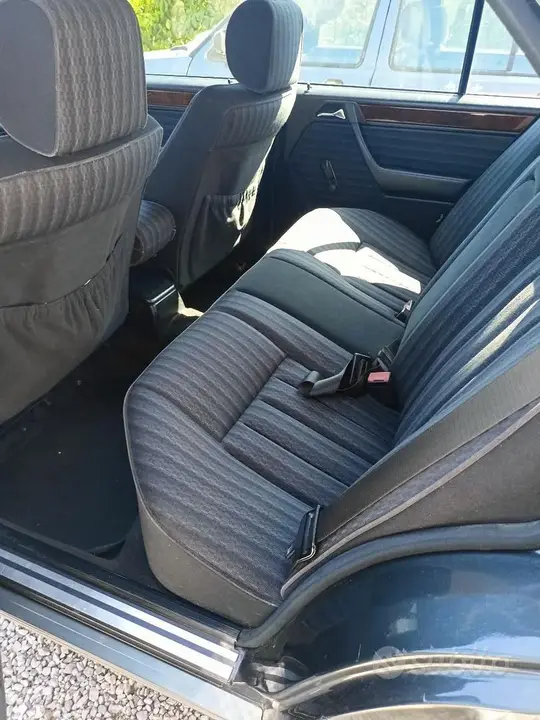 Mercedes-Benz Auto 1991 photo 2