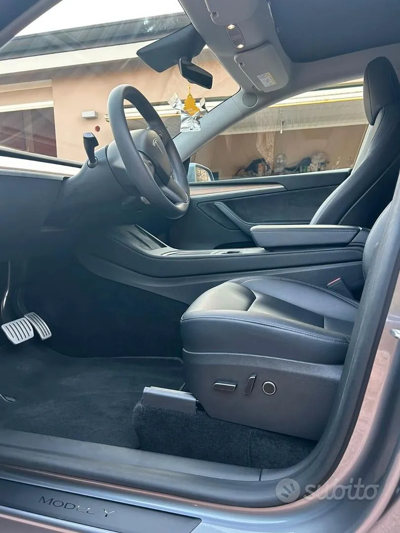 Tesla Model Y 2023 photo 5