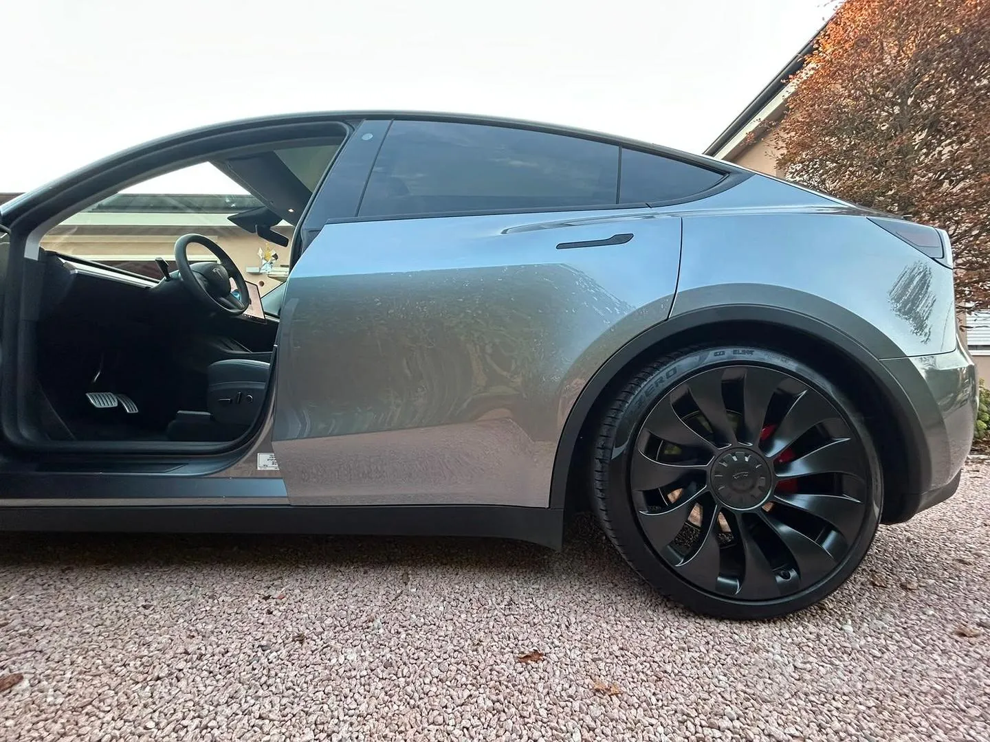 Tesla Model Y 2023 photo 3