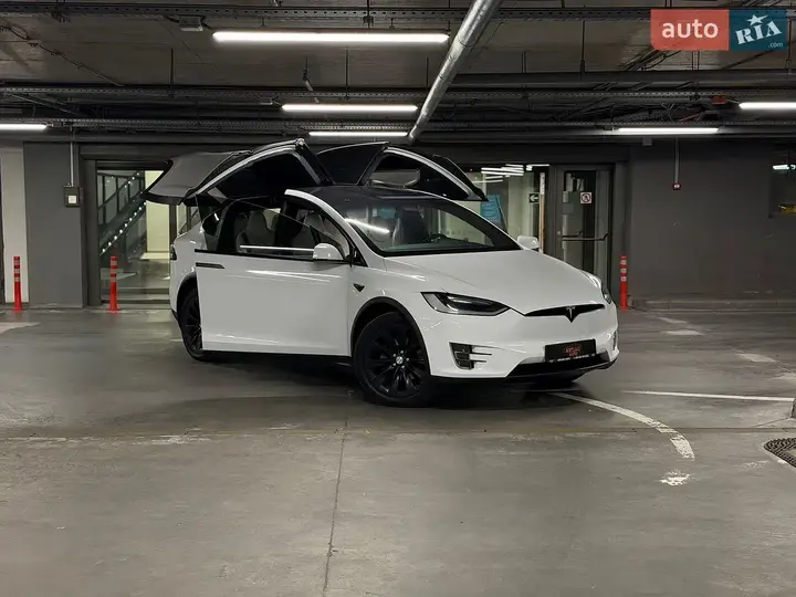 Tesla Model X 2017 photo 2