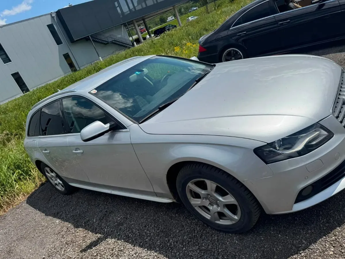 Audi A4 2010 photo 2