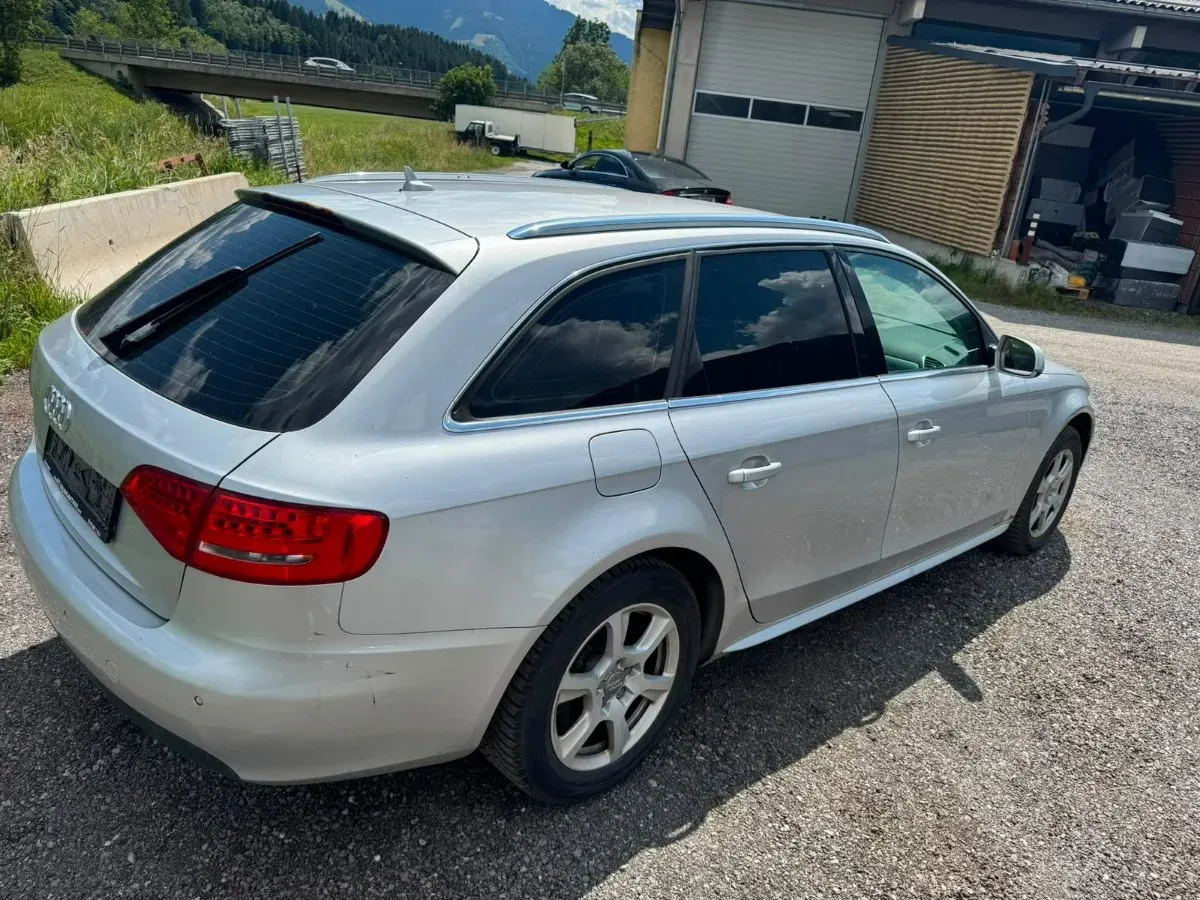 Audi A4 2010 photo 3