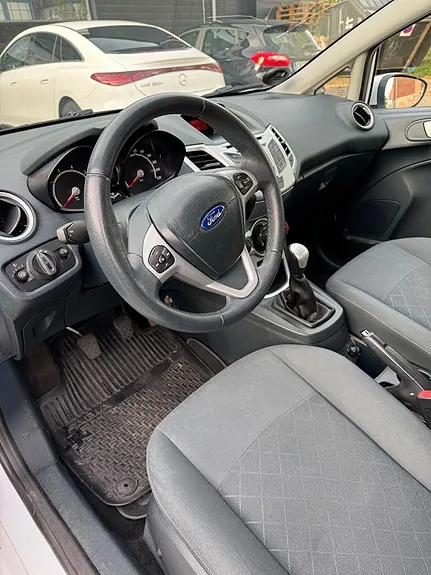 Ford Fiesta 2012 photo 4
