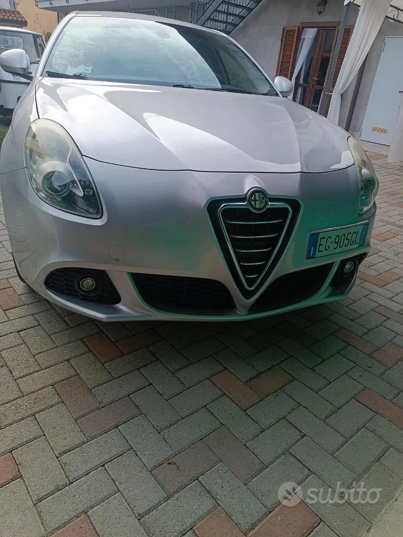 Alfa Romeo Giulietta 2012 photo 2