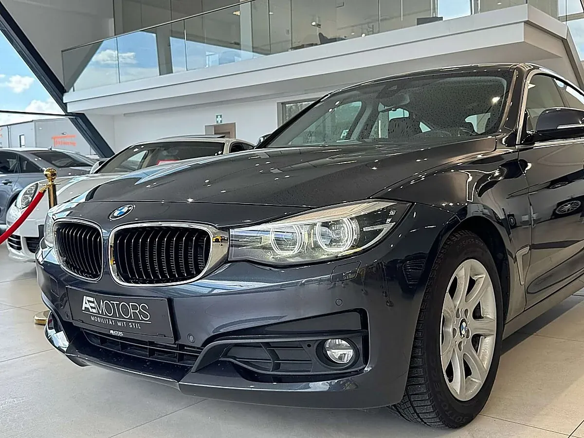 BMW 3 Series 2018 photo 3