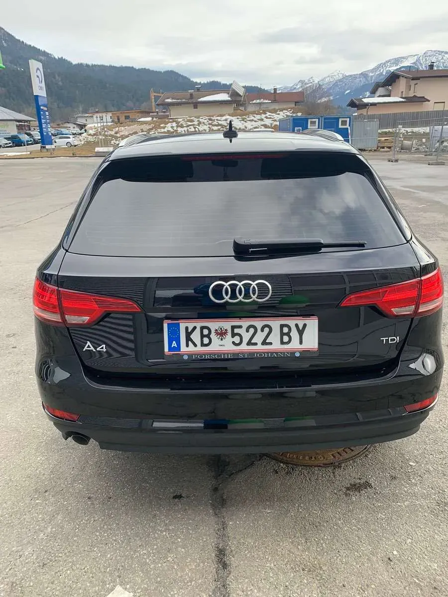 Audi A4 2018 photo 2