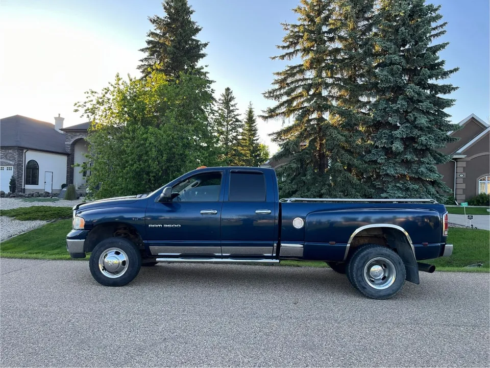 Dodge Ram 3500 2005 photo 2