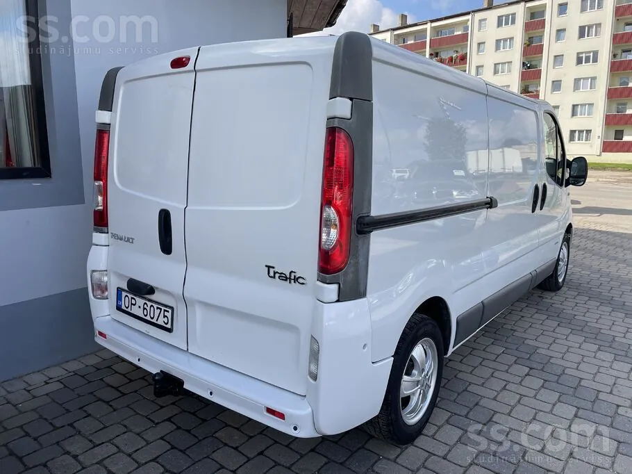 Renault Trafic 2012 photo 3