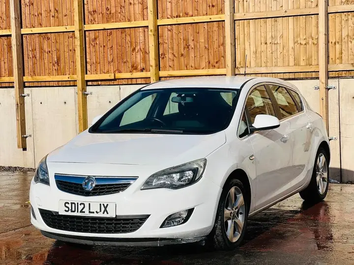 Vauxhall Astra 2012 photo 4