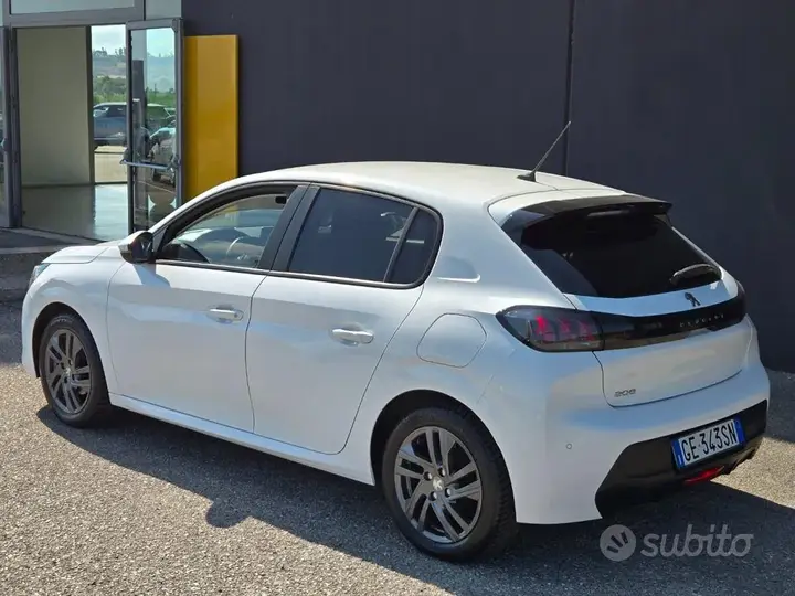 Peugeot 208 2021 photo 3