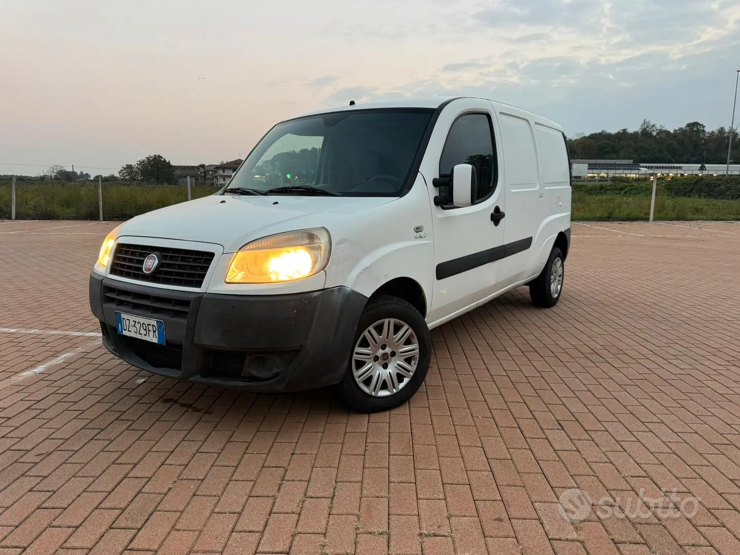 Fiat Doblo 2009 photo 2
