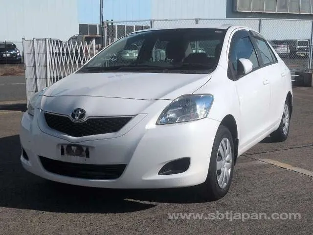 Toyota Belta 2011 photo 2
