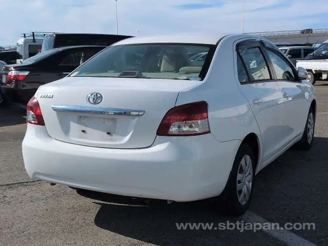 Toyota Belta 2011 photo 4