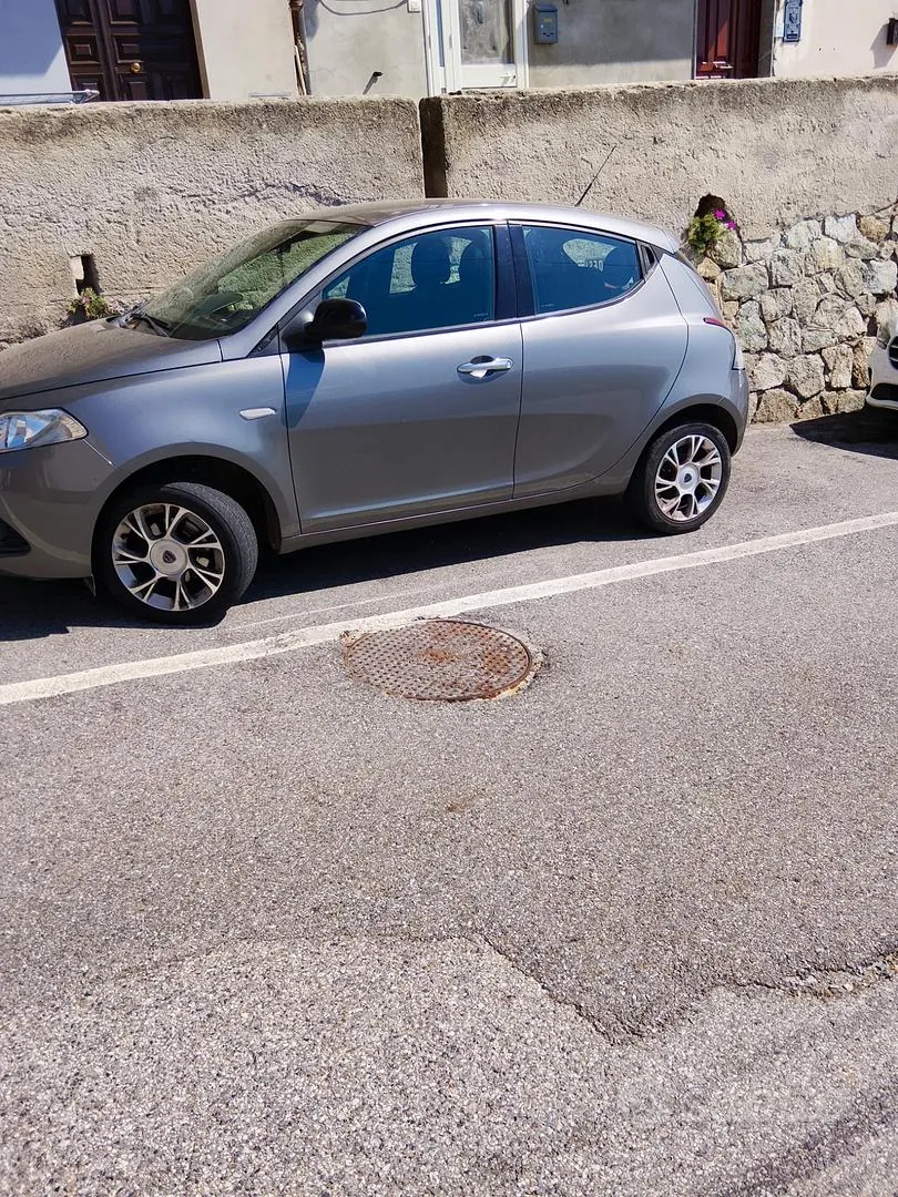Lancia Ypsilon