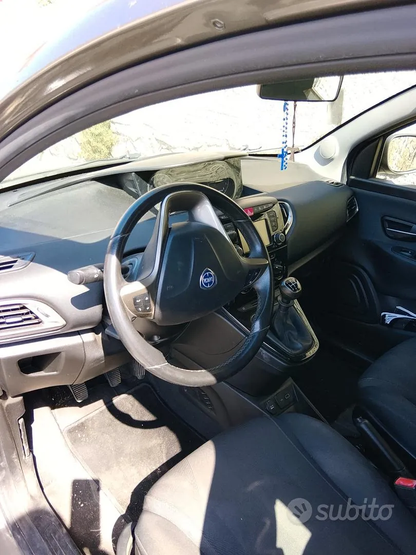 Lancia Ypsilon 2019 photo 2
