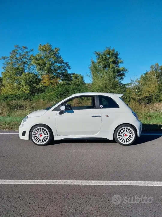 Abarth 500 2011 photo 2
