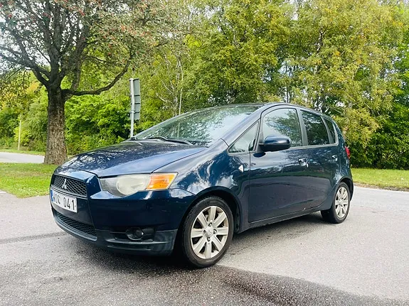Mitsubishi Colt 2011 photo 2
