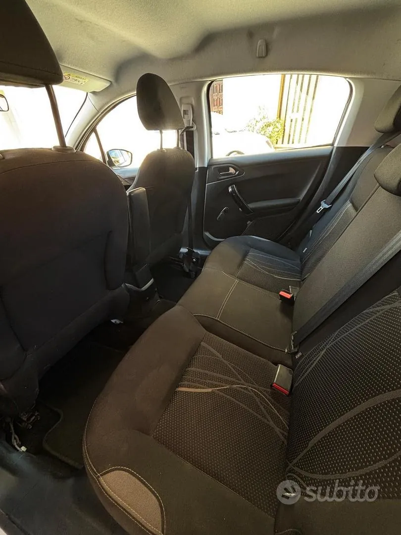 Peugeot 208 2015 photo 5