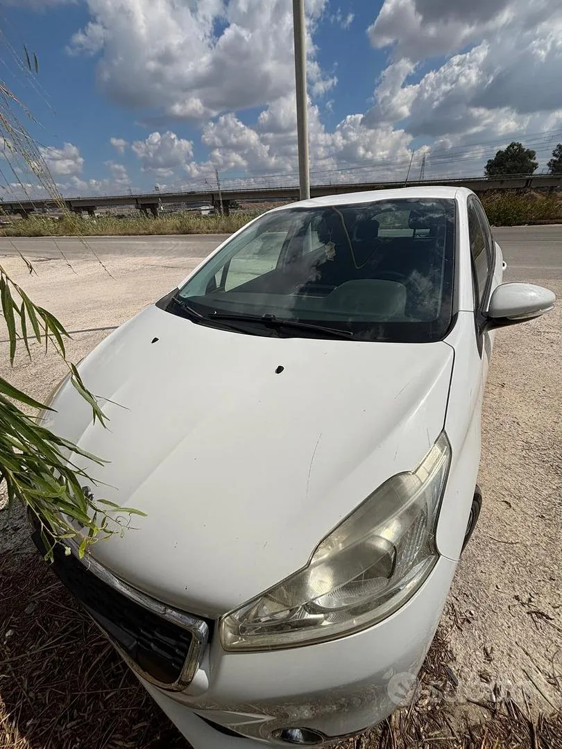 Peugeot 208 2015 photo 2