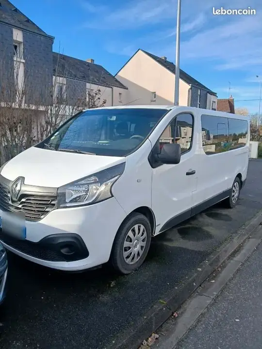 Renault Trafic 2015 photo 2