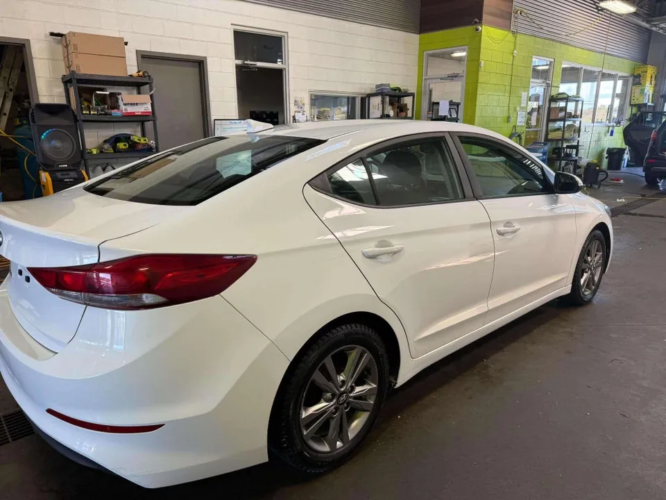 Hyundai Elantra 2017 photo 3