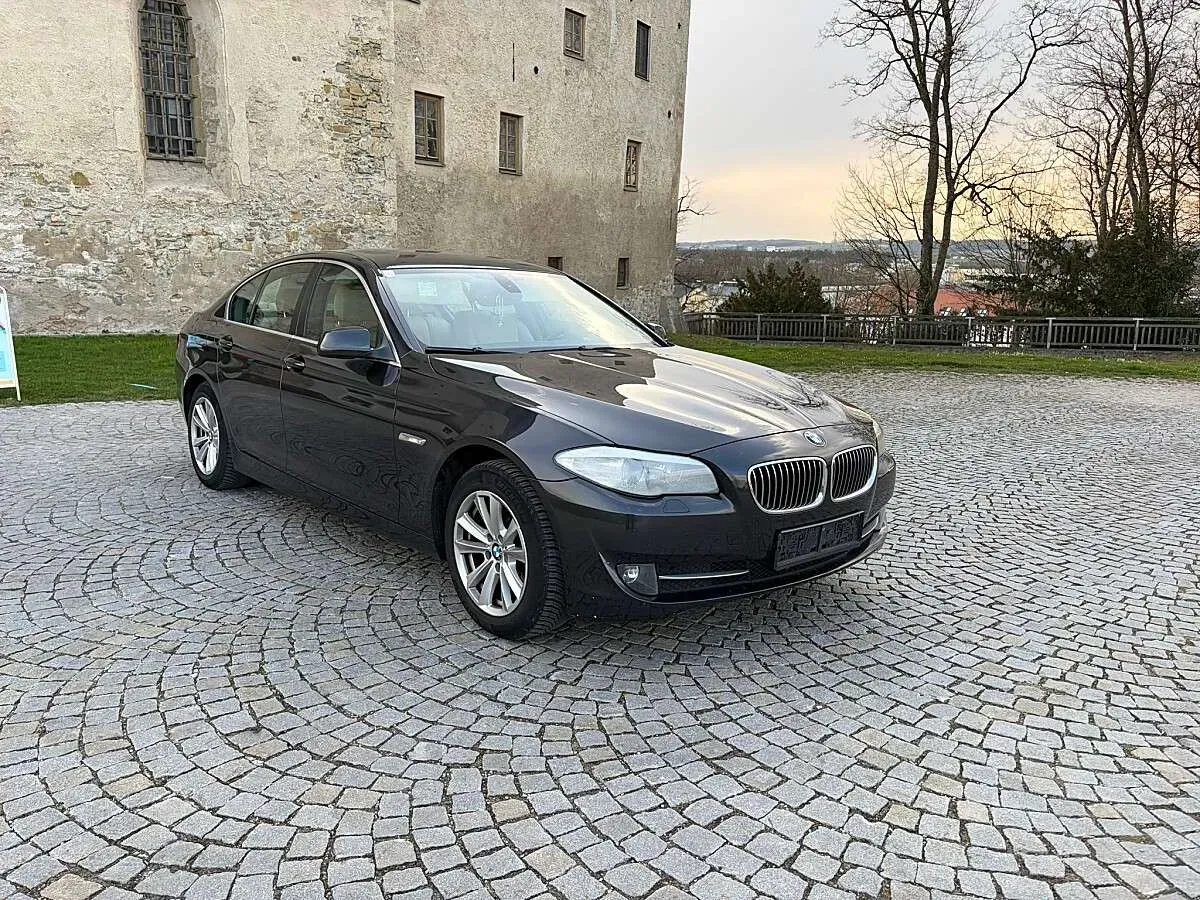 BMW 5 Series 2012 photo 2