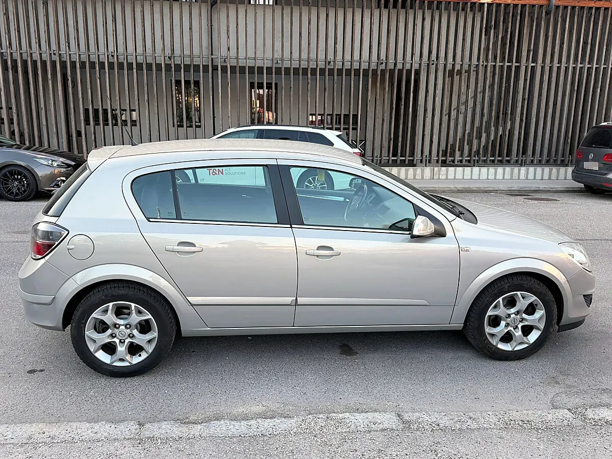 Opel Astra 2008 photo 2