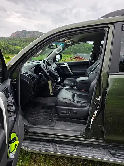 Toyota Land Cruiser 2010 photo 5