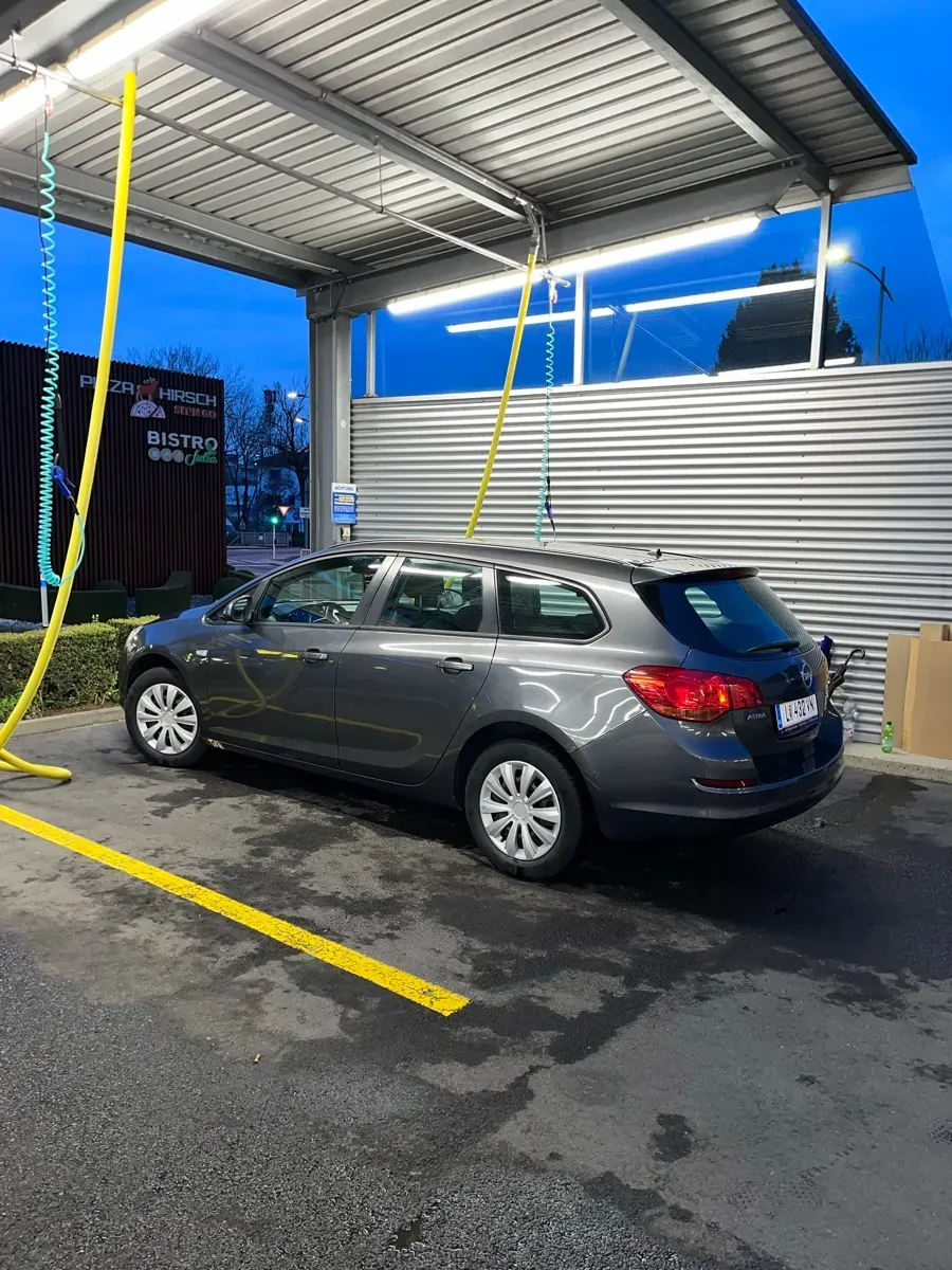 Opel Astra 2011 photo 3