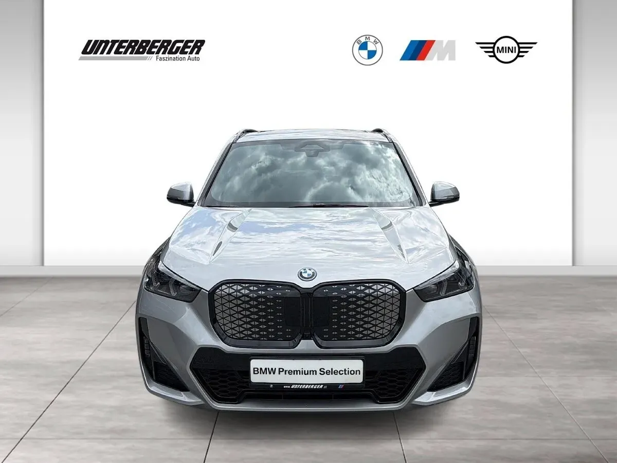 BMW Ix1 2025 photo 2