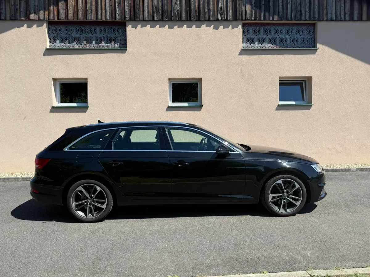 Audi A4 2018 photo 3