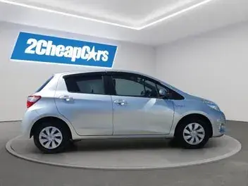 Toyota Vitz 2017 photo 5