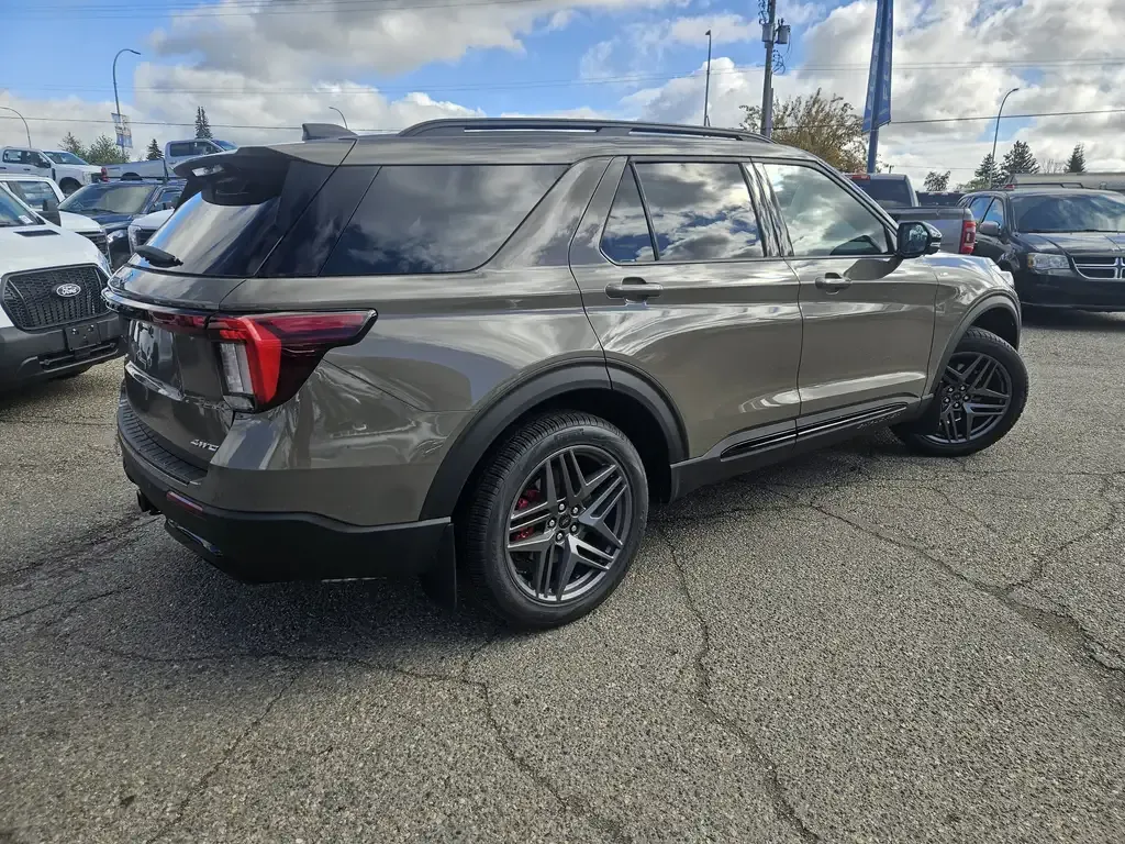 Ford Explorer 2026 photo 5