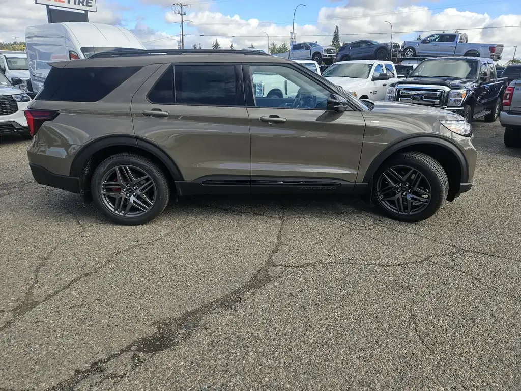 Ford Explorer 2026 photo 4
