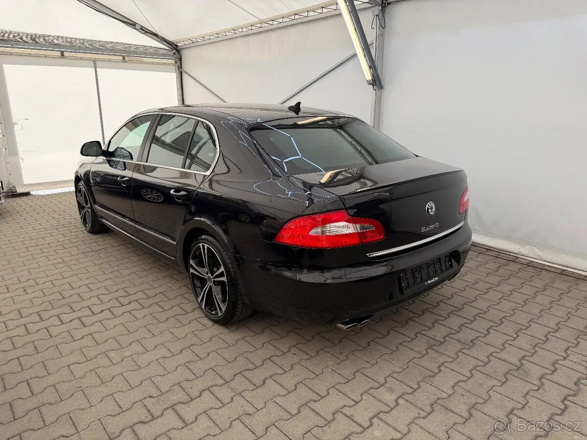 Skoda Superb 2011 photo 4